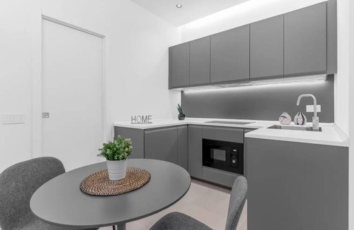 NoLo Apartment | LE23 [Cathedral-Loreto] Central Modern