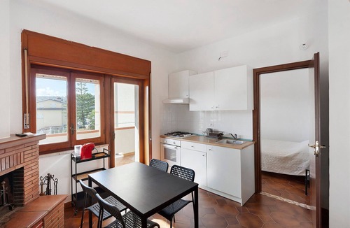 Agropoli Apartment | Libeccio Sea View Apartment with Wi-Fi and Air Conditioning
