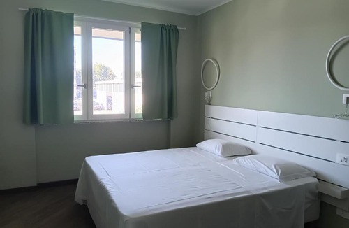 Novegro Hotel | - Linate Home Suite- FREE Early check in upon availibility - onsite secure parking and 10 minutes by walk from-to airport - Con parcheggio sorvegliato e a 10 minuti a piedi da per aeroporto-
