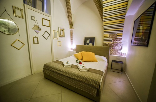 Old Town Hostel | Little Italy Boutique Hostel