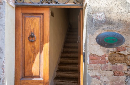 Montisi Apartment | Locanda di Montisi Piazza Room between the hills of Montalcino