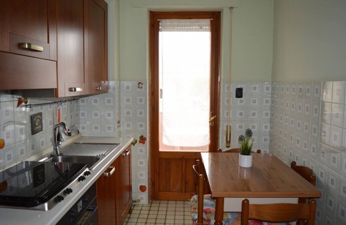 Pineto Apartment | Located in the very heart of Pineto, just a short walk from the beach and extremely convenient to the train station, Sant’Agnese Apartment is the perfect choice for a practical and relaxing holiday. Set on the third floor, it features a balcony overloo