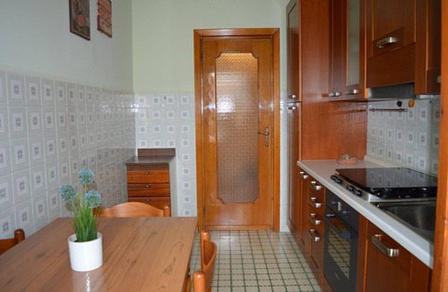 Pineto Apartment | Located in the very heart of Pineto, just a short walk from the beach and extremely convenient to the train station, Sant’Agnese Apartment is the perfect choice for a practical and relaxing holiday. Set on the third floor, it features a balcony overloo