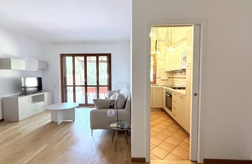 Sirolo Apartment | Location: quiet and central area of ​Sirolo, 150 meters from the square and the path that leads to the beach, reachable on foot.Description: apartment located on the ground floor with garden. Living room with sofa and dining table - separate kitchen