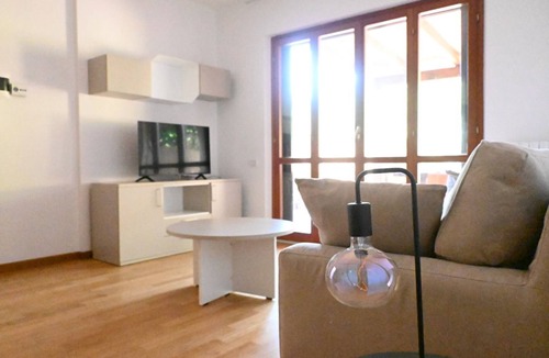 Sirolo Apartment | Location: quiet and central area of ​Sirolo, 150 meters from the square and the path that leads to the beach, reachable on foot.Description: apartment located on the ground floor with garden. Living room with sofa and dining table - separate kitchen