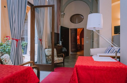 Fermo House | LOGGIA a PALAZZO, suite molto grande, centro storico, 7 km dal mare