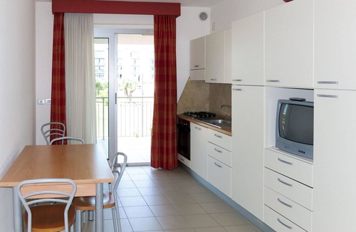 Roseto degli Abruzzi Apartment | Lovely apartment for 5 people with internet, A/C, pool, TV, terrace and pets allowed