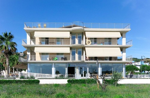 Roseto degli Abruzzi Apartment | Lovely apartment for 5 people with internet, A/C, pool, TV, terrace and pets allowed