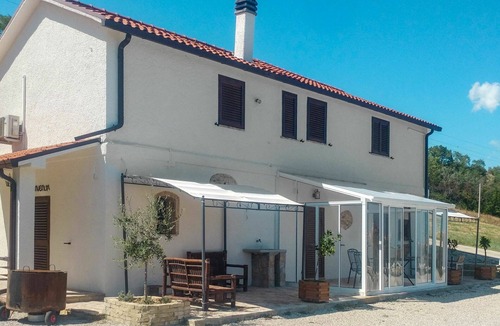 Cologna Spiaggia Villa | Lovely apartment in villa with hot tub, A/C, WIFI, pool, TV, patio, pets allowed and panoramic v.