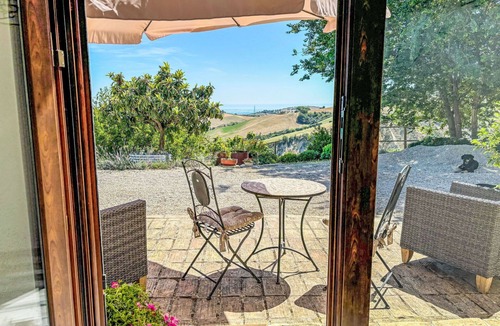 Cologna Spiaggia Villa | Lovely apartment in villa with A/C, hot tub, pool, WIFI, TV, patio, pets allowed and panoramic v.