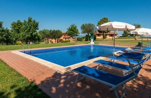 Scansano Villa | Lovely apartment in villa for 9 guests with pool, WIFI, TV, pets allowed and parking