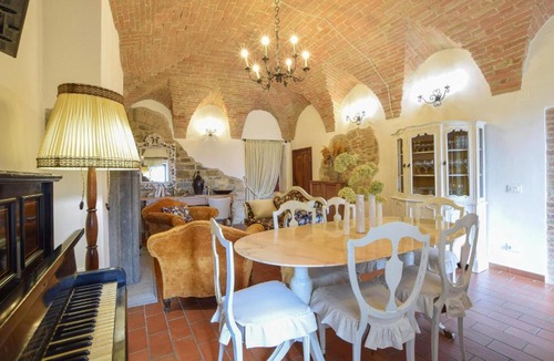 Civitella Benazzone Apartment | Lovely Apartment In Civitella Benazzone