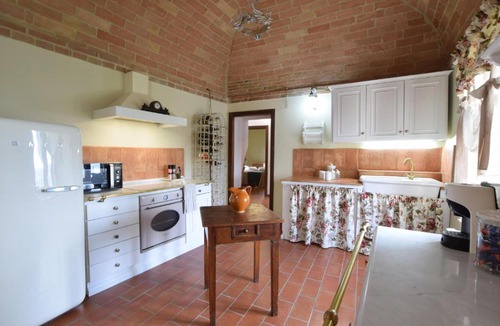 Civitella Benazzone Apartment | Lovely Apartment In Civitella Benazzone