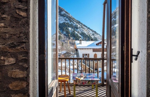 Pre-Saint-Didier Apartment | Lovely apartment for 7 guests with WIFI, TV, balcony and pets allowed