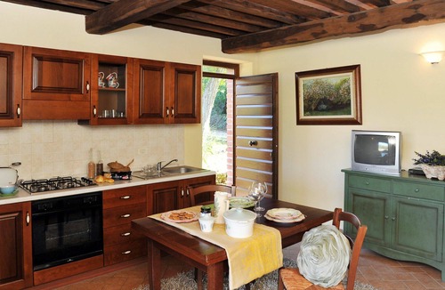 Massa Marittima Apartment | Lovely apartment for 4 guests with pool, WIFI, TV, patio and pets allowed