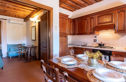 La Pesta House | Lovely apartment in villa for 6 guests with WIFI, A/C, TV, terrace and pets allowed