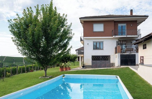 Neive Apartment | Lovely apartment for 6 people with pool, WIFI, TV, terrace and panoramic view