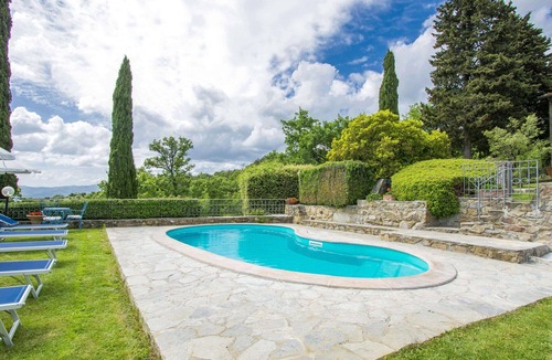 Loro Ciuffenna Villa | Lovely apartment in villa for 4 people with WIFI, pool