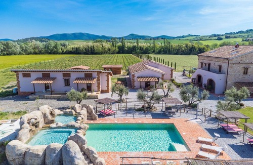 Guardistallo Apartment | Lovely apartment for 5 people with WIFI, pool, A/C, terrace and pets allowed