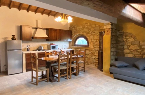 Guardistallo Apartment | Lovely apartment for 4 people with A/C, WIFI, pool, TV, pets allowed and panoramic view