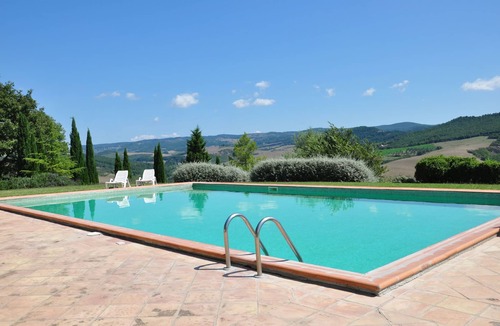 Il Poggio Apartment | Lovely apartment for 2 guests with pool, WIFI, TV, patio, pets allowed and panoramic view