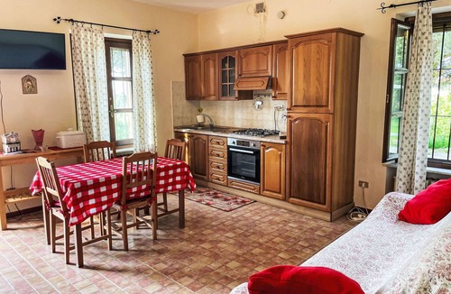 Asti Apartment | Lovely apartment for 4 guests with WIFI, TV, patio, pets allowed and panoramic view