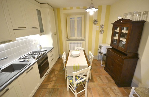 Cortona Old Town Apartment | Lovely apartment for 4 people with WIFI, A/C and TV