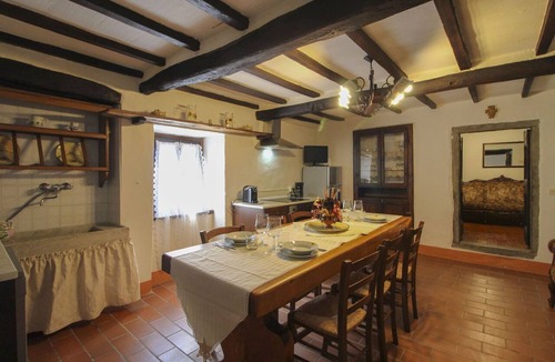 Pieve di Chio Apartment | Lovely apartment for 4 people with WIFI, pool, TV and balcony