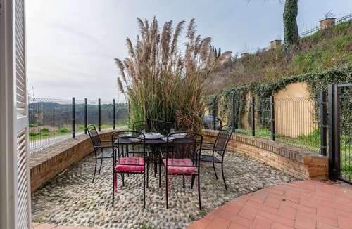Vignale Monferrato Apartment | Lovely apartment for 4 guests with pool, WIFI, TV, terrace and pets allowed
