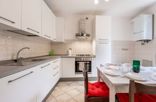 Bee Apartment | Lovely apartment for 6 guests with WIFI, TV and balcony