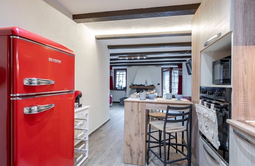 La Salle Apartment | Lovely apartment for 4 guests with WIFI, private pool, TV and balcony