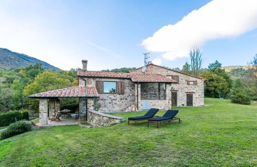 Montieri Apartment | Lovely apartment for 4 people with WIFI, TV, terrace, pets allowed and parking