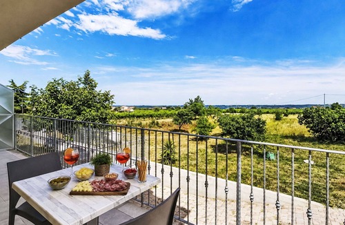 Pollutri Apartment | Lovely apartment for 5 guests with WIFI, A/C, TV, balcony, pets allowed and panoramic view