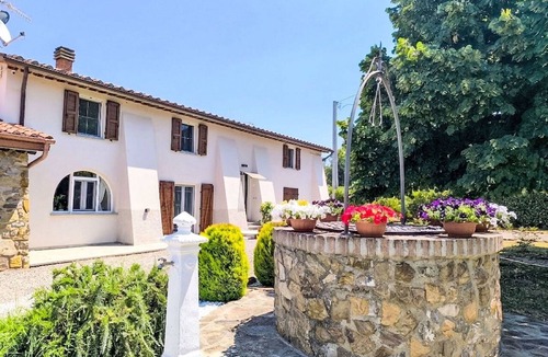 Scarlino Apartment | Lovely apartment for 5 people with WIFI, A/C, TV, patio and pets allowed