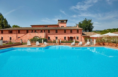 San Brizio Apartment | Lovely apartment for 4 people with WIFI, pool, TV and pets allowed, close to Spoleto