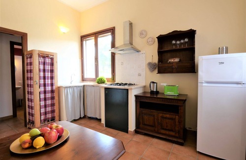 Montorsaio House | Lovely apartment in villa for 2 people with WIFI, pool, TV and patio