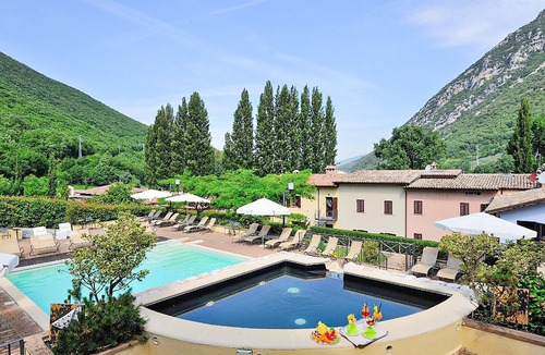 Foligno Apartment | Lovely apartment in Foligno with WiFi