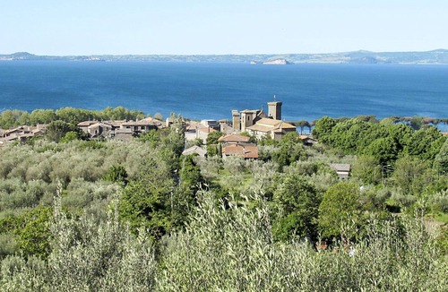 Bagnoregio Villa | Lovely apartment in villa for 12 people with WIFI, pool, TV, patio, pets allowed and parking