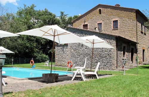 Bagnoregio Villa | Lovely apartment in villa for 6 people with pool, WIFI, TV, terrace, pets allowed and parking