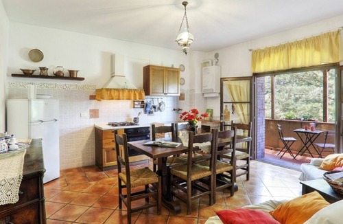 Pomarance Villa | Lovely apartment in villa for 5 guests with WIFI, pool, TV and balcony