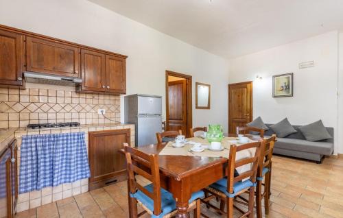 Montone Apartment | Lovely Apartment In Montone With Wifi