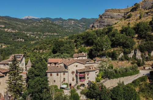 Roccafluvione Villa | Lovely apartment in villa for 4 guests with WIFI, TV and pets allowed, close to Ascoli Piceno