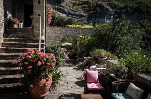 Roccafluvione Villa | Lovely apartment in villa for 4 guests with WIFI, TV and pets allowed, close to Ascoli Piceno