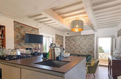 Scansano House | Lovely apartment in villa for 8 guests with WIFI, TV, terrace, pets allowed and panoramic view