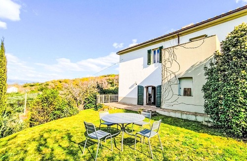 Scansano House | Lovely apartment in villa for 8 guests with WIFI, TV, terrace, pets allowed and panoramic view