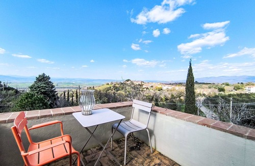 Scansano House | Lovely apartment in villa for 8 guests with WIFI, TV, terrace, pets allowed and panoramic view