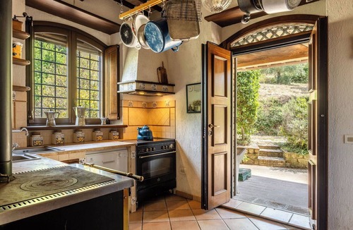Lidarno House | Lovely apartment in villa for 7 guests with pool, WIFI, TV, patio and pets allowed