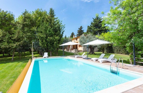 Casalbordino House | Lovely apartment in villa for 6 guests with WIFI, pool, TV and terrace
