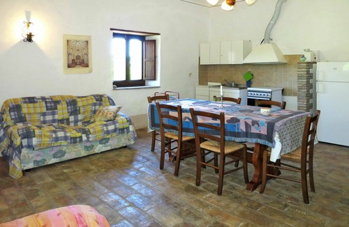 Bagnoregio Villa | Lovely apartment in villa for 5 guests with WIFI, pool and patio