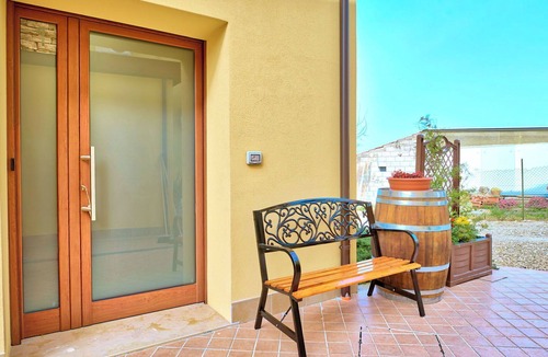 Tollo House | Lovely apartment in villa for 3 guests with A/C, WIFI, TV and terrace